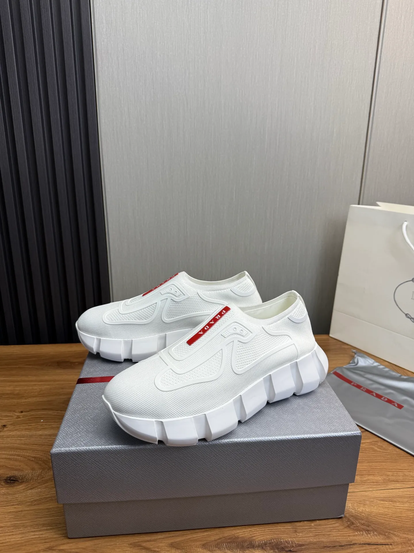 Men's shoes 💰580💰 [PRADA] Popular men's shoes shipped 👏Official website synchronized ⬆️Original fly-woven fabric + cowhide lining, 1⃣️:1⃣️reproduction, original sole, 38-45 (45. Customized, non-refundable)